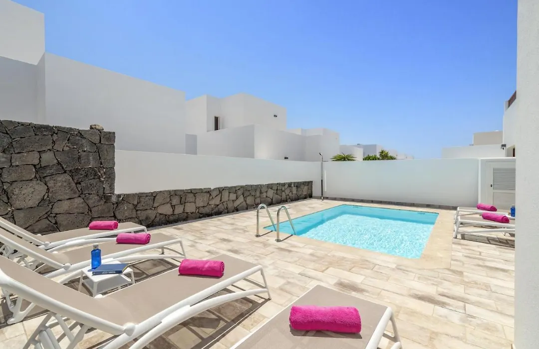 Villa Alicia by Villa Plus-1